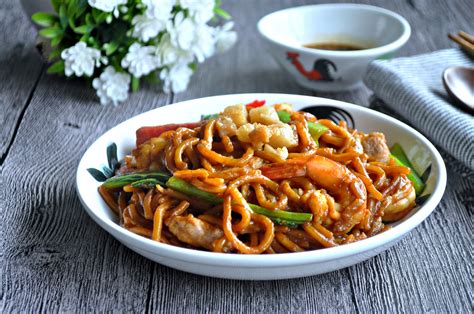 fried hokkien mee.